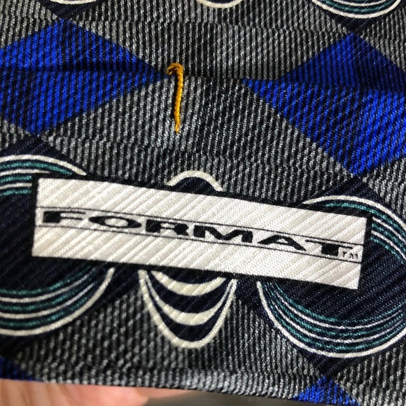 - Mens Blue/Gray/Yellow/Black Tie. Like New - Picture 3 of 3